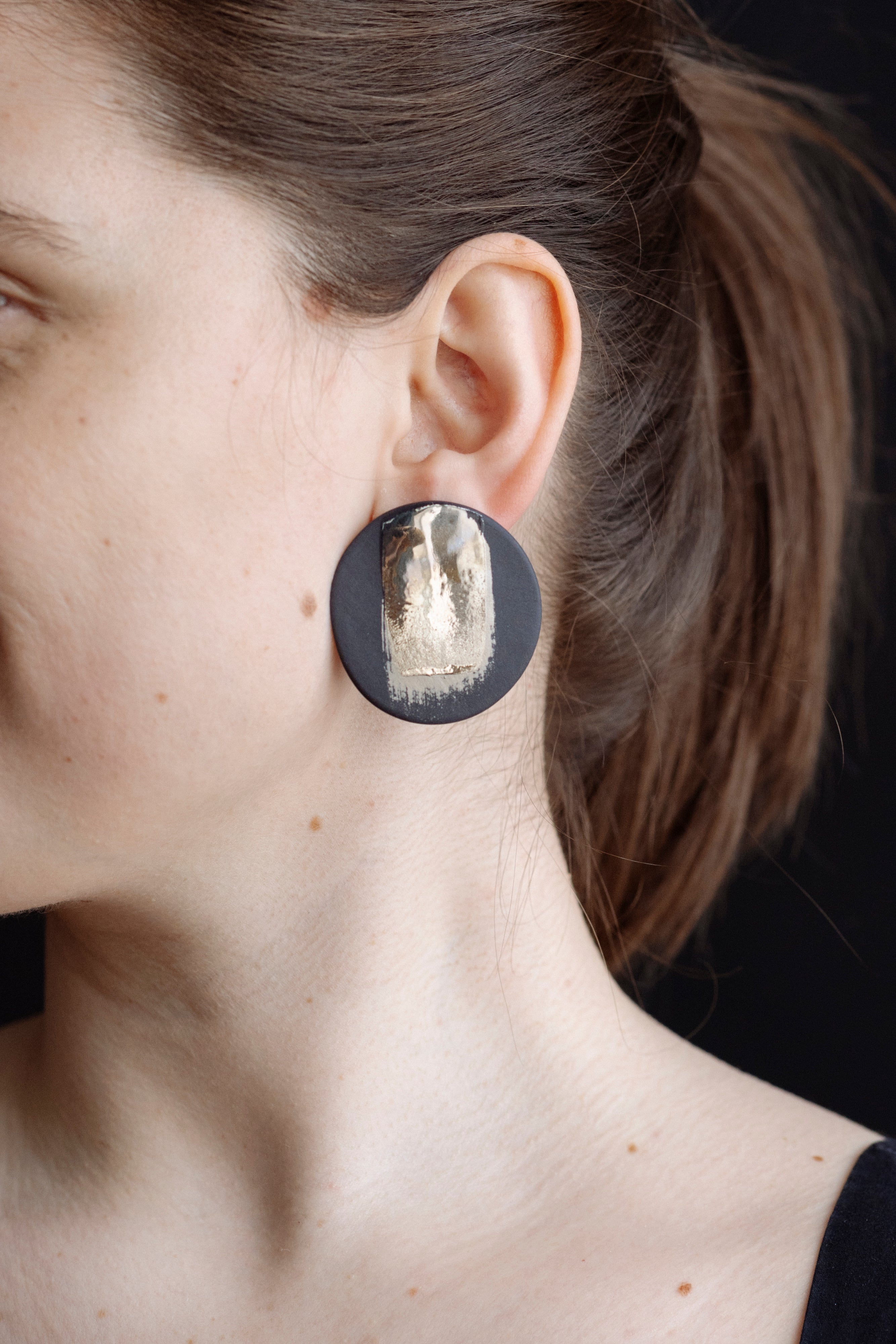 Round porcelain earrings